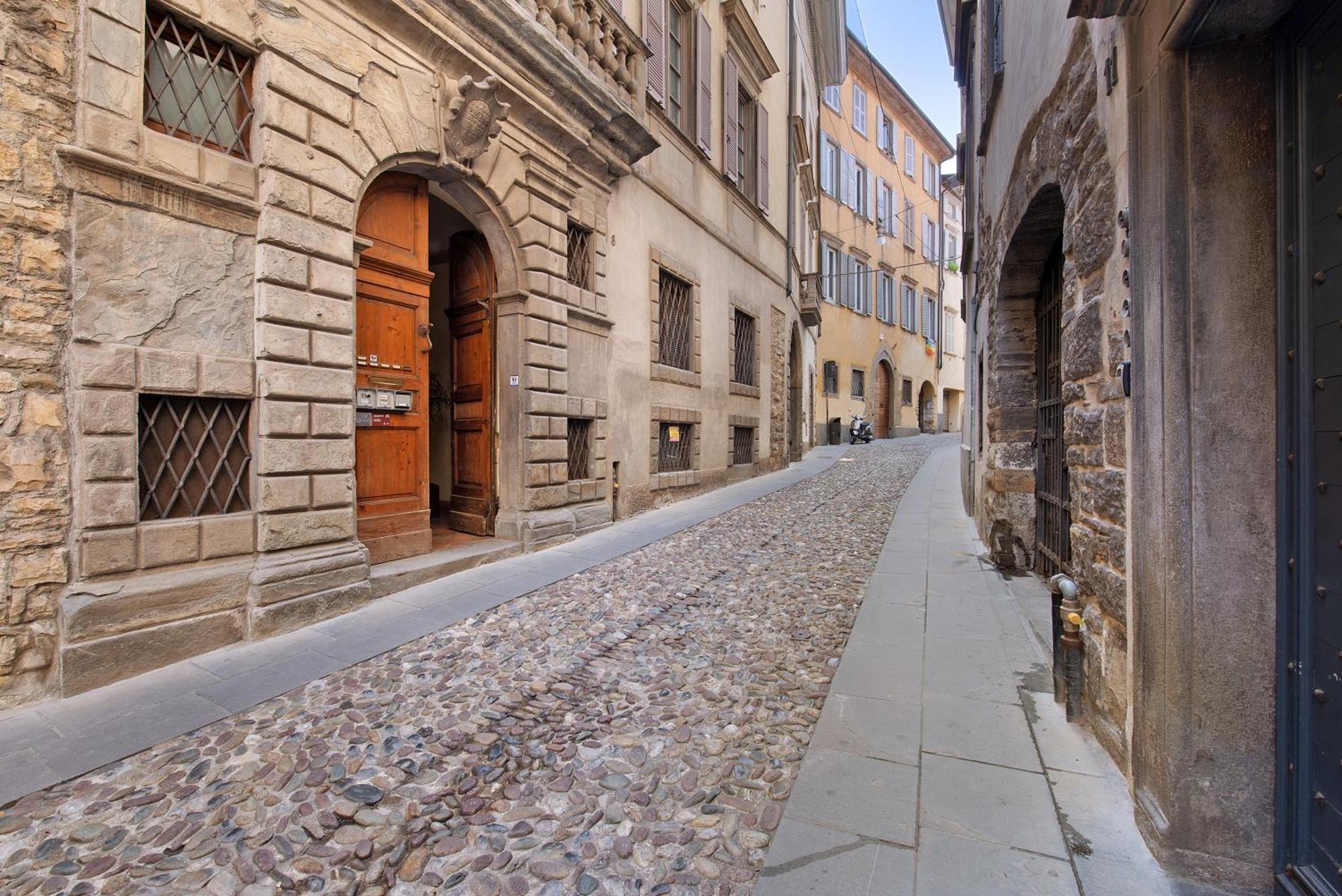 Penthouse In Citta Alta - Bergamo Apartment Luaran gambar